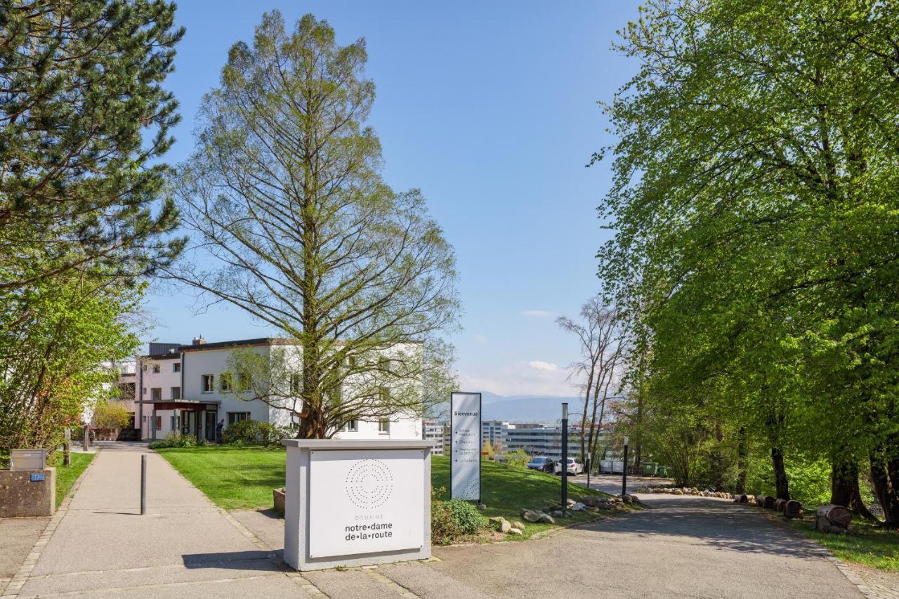 Le Domaine Hotel Villars-Sur-Glane Екстериор снимка